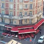 Tres Joli Nid Equipe Vue Paris Ascenseur