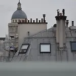 Tres Joli Nid Equipe Vue Paris Ascenseur
