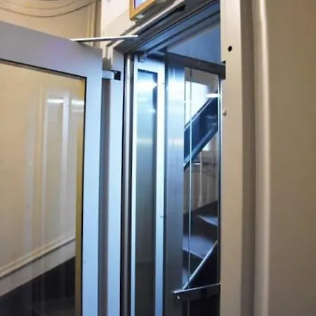 Apartment Tres Joli Nid Equipe Vue Ascenseur Paris