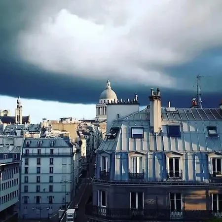 Tres Joli Nid Equipe Vue Ascenseur * Paris