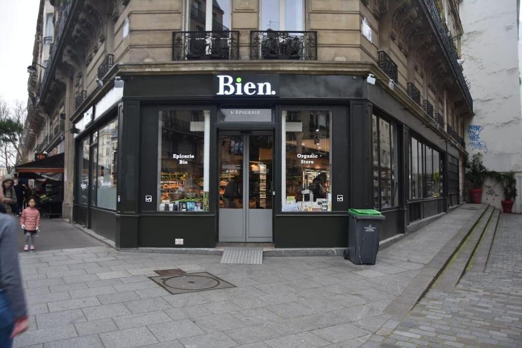 Tres Joli Nid Equipe Vue Ascenseur * Paris